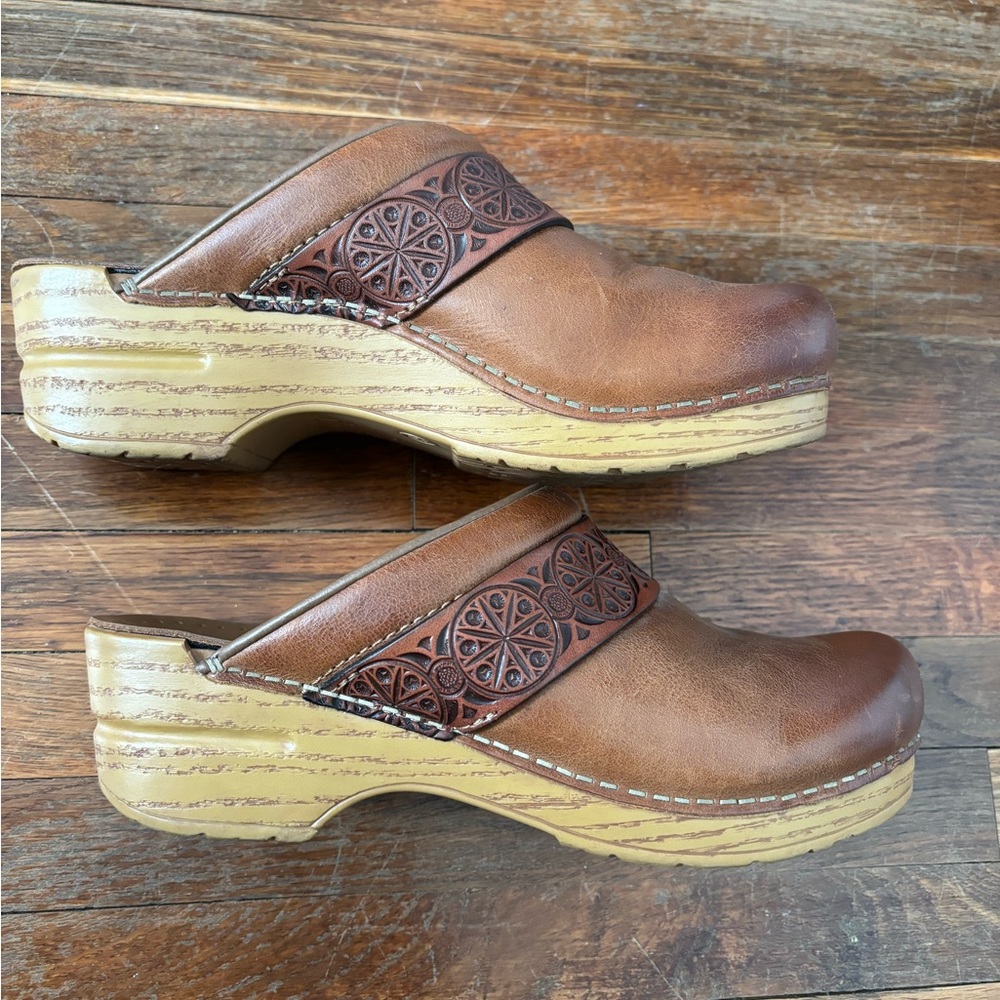 Dansko clog/mule.